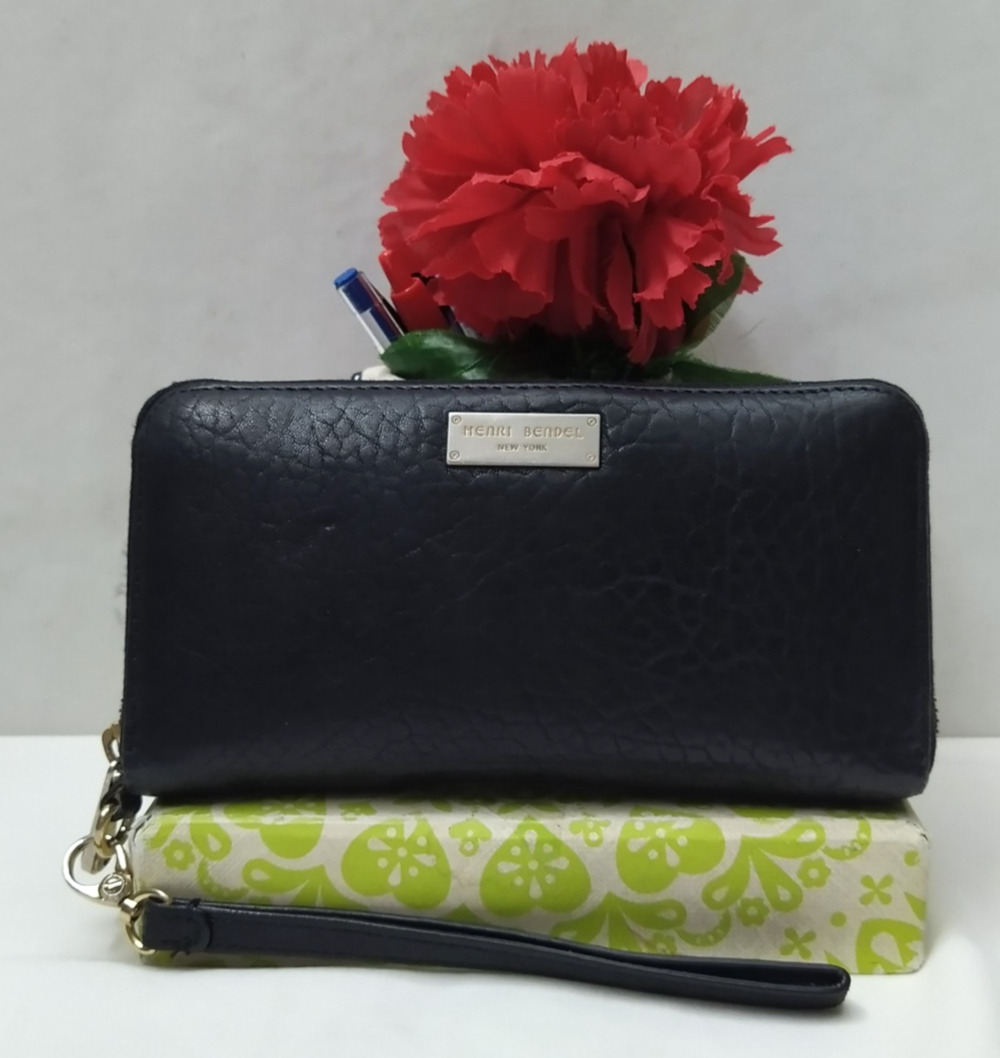 Henri Bendel Black Leather Zip Around Credit Card Wallet